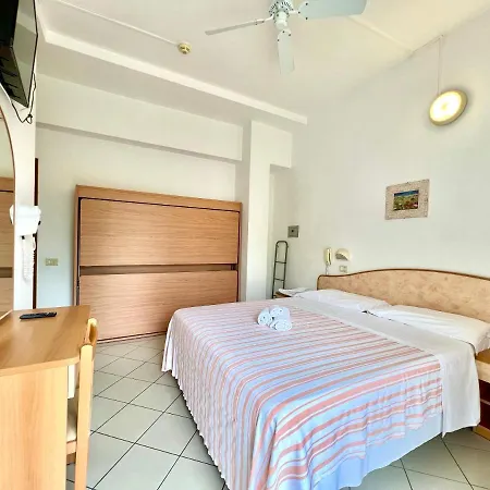 Cà D'oro Hotel 2*